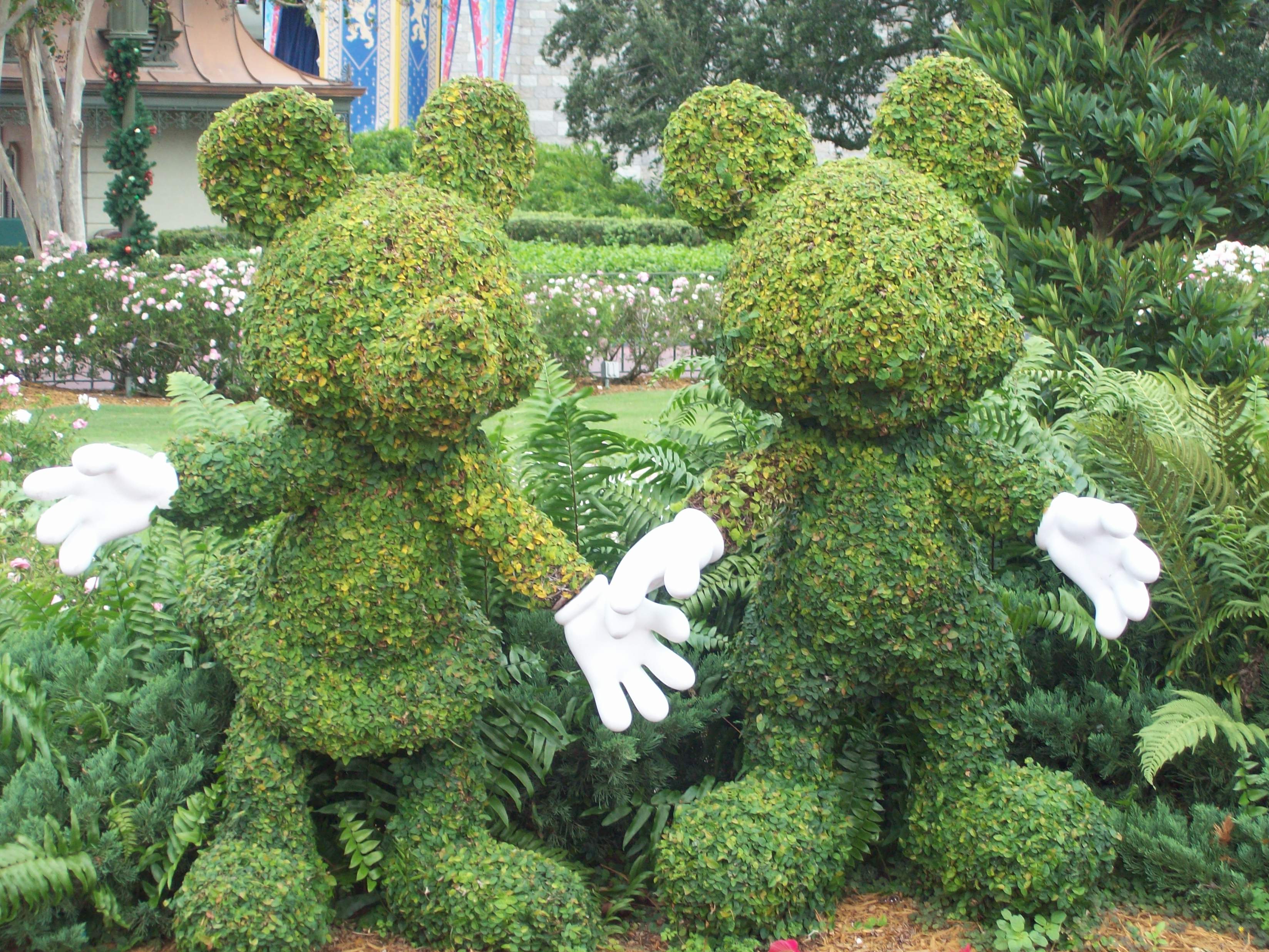 Mickey & Minnie Mouse Topiary